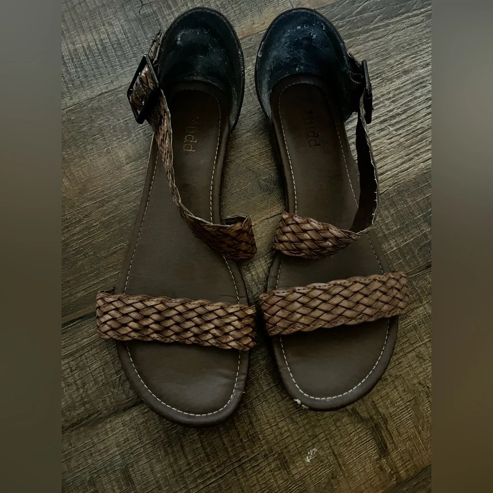 Mudd brown woven women’s sandals. size 8.5
